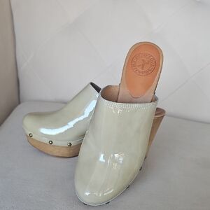 Penelope Chilvers Patent Clogs in "Creme" Size 40 EU/Size 9 US